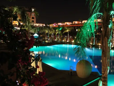 Cratos Premium Hotel